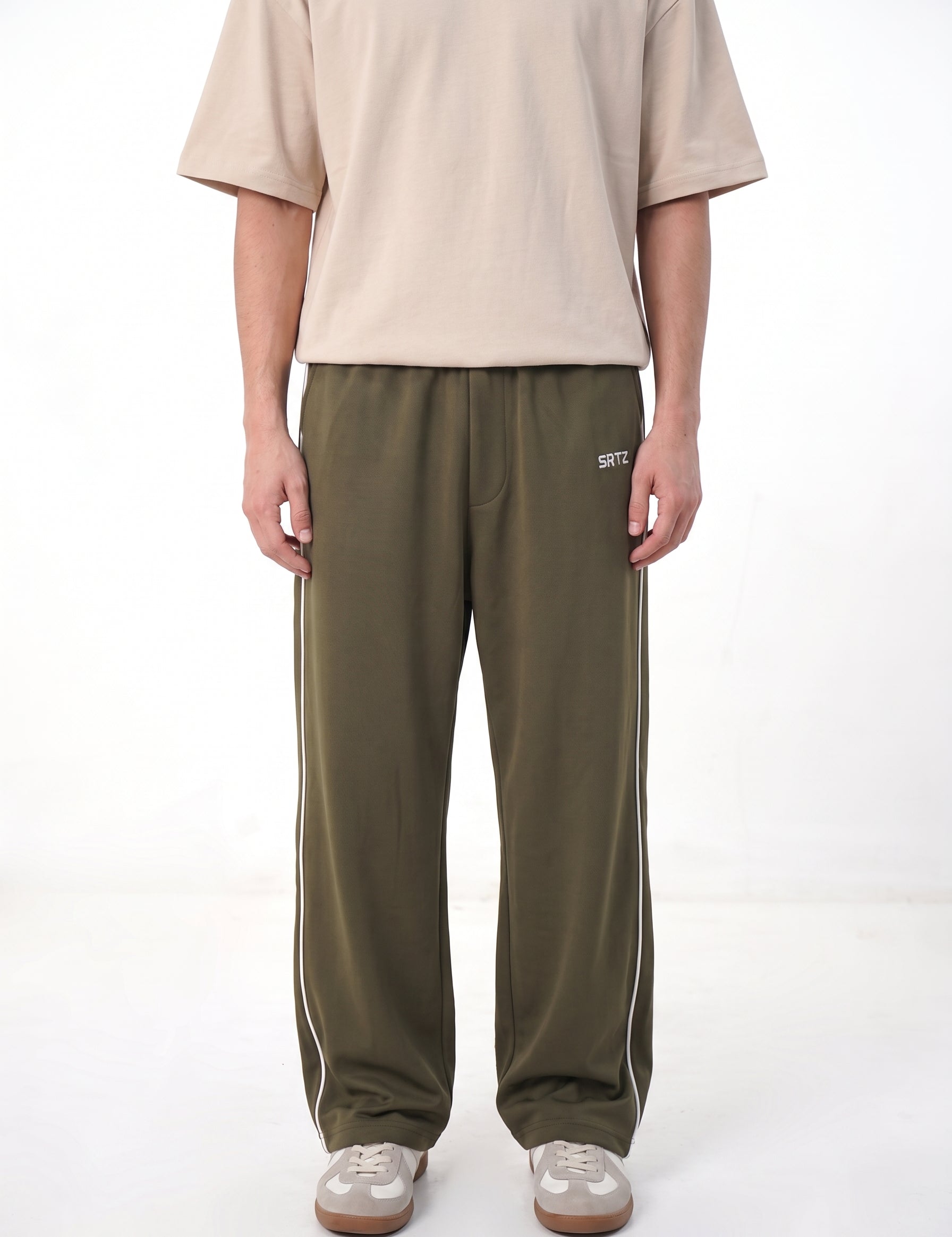 Create_loose_fit_baggy_clothing_202608081724.jpg