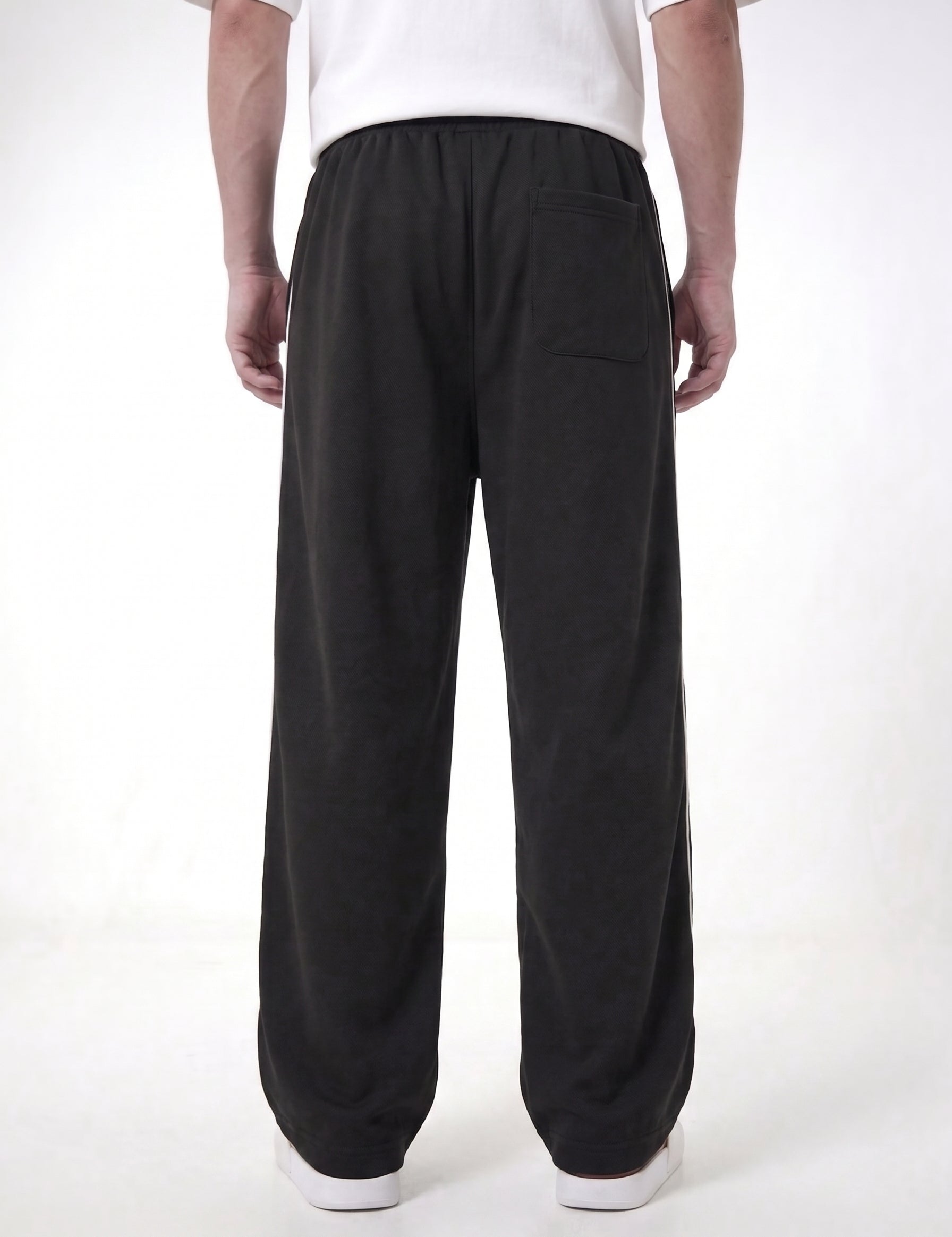 Designing_loose_fit_baggy_trouser_202608082014.jpg