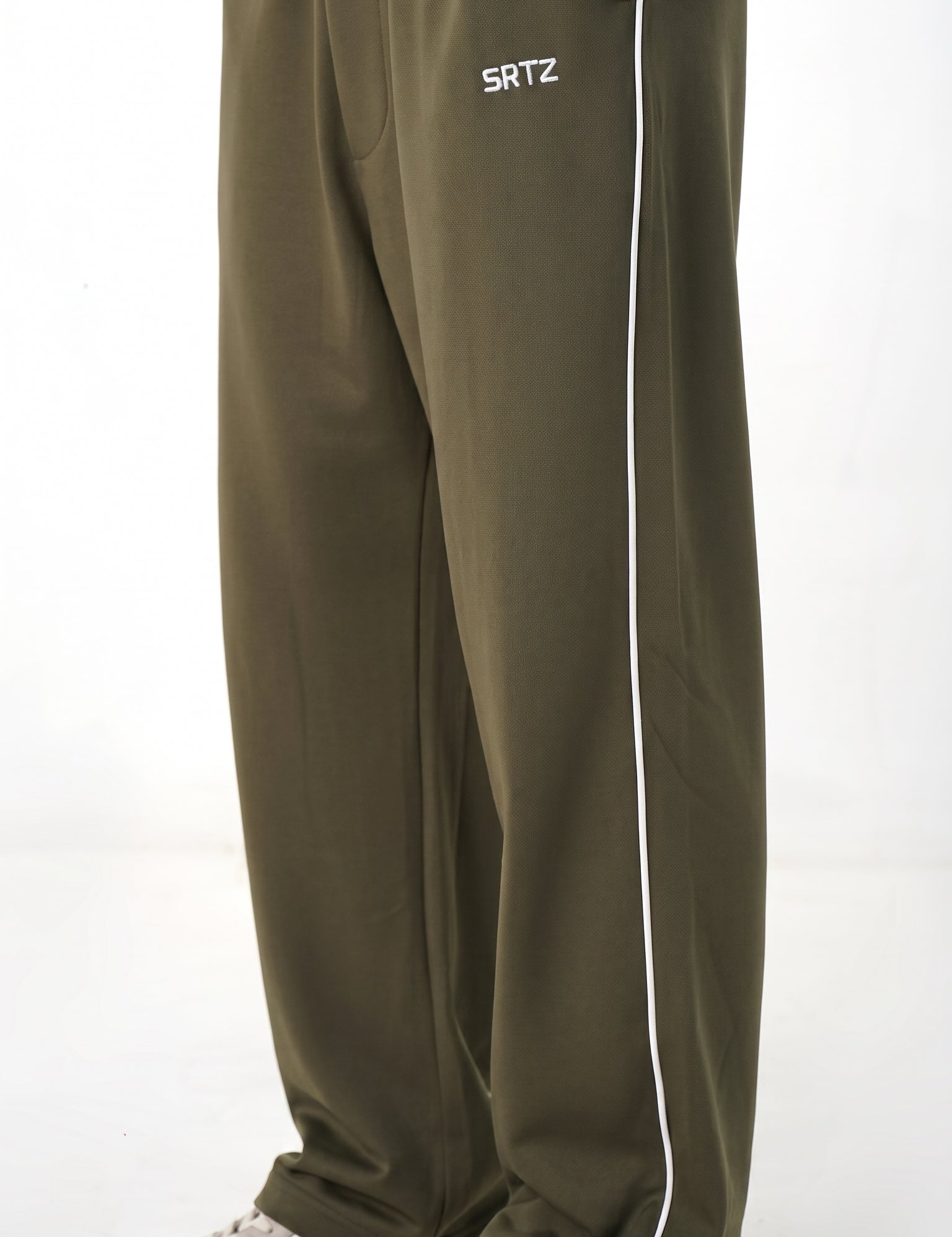 Editing_product_trousers_image_p__202608081721.jpg