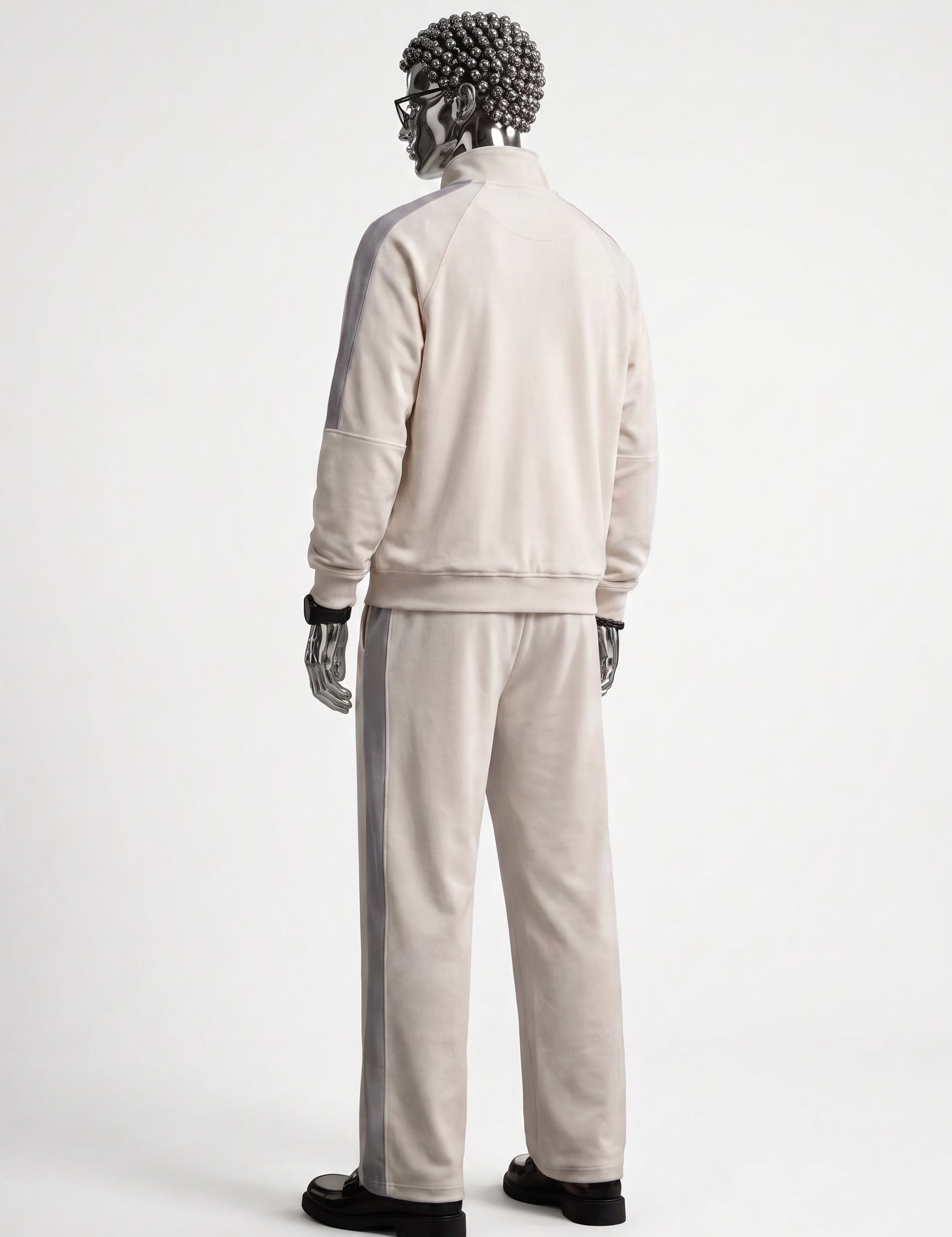 Enhance_mock_neck_zipper_image_202608271201.jpg