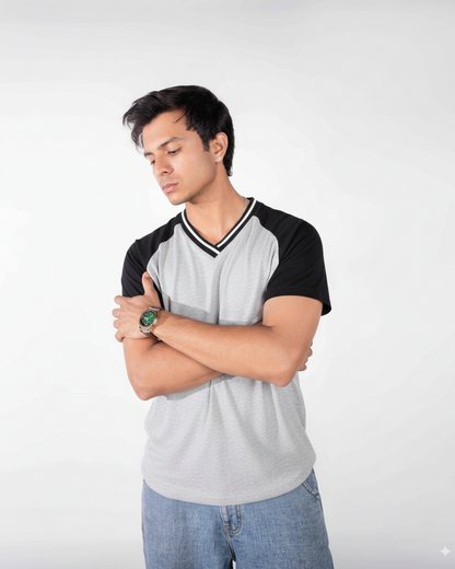 Sporty V-Neck Tee - Black