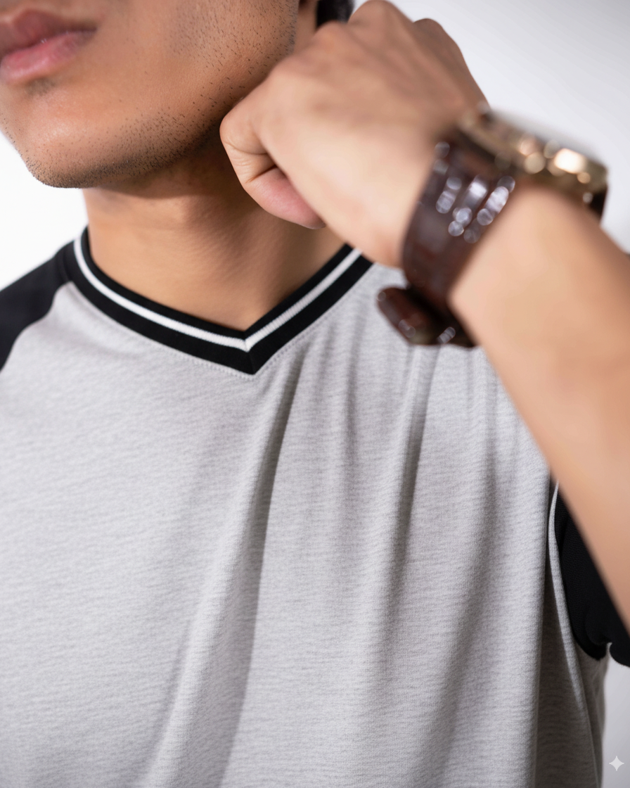 Sporty V-Neck Tee - Black